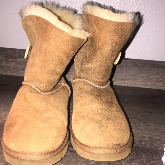 UGG Australia Bailey Button 5838. - Picture 3 of 5